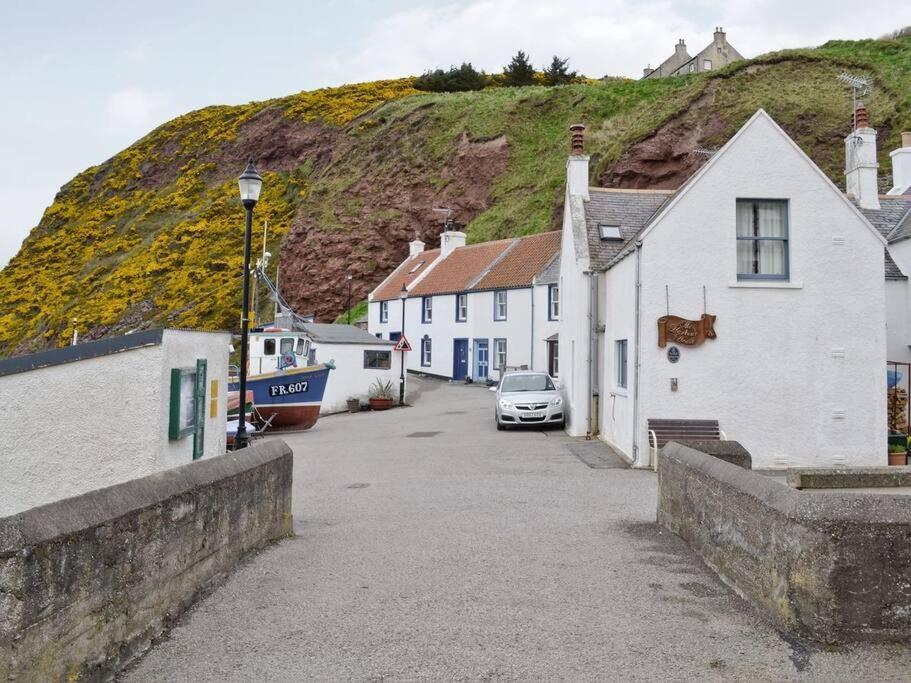 Fisherman'S Cottage In Pennan Exterior photo